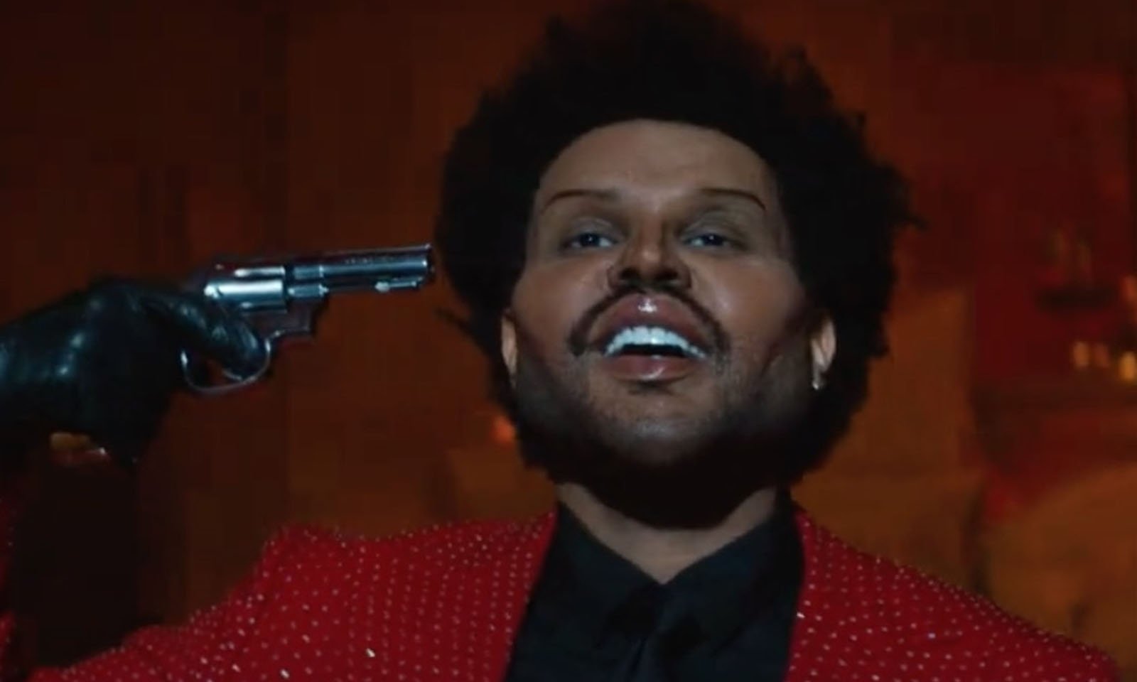 The Weeknd lança clipe de “Save Your Tears” com suposta indireta ao Grammy