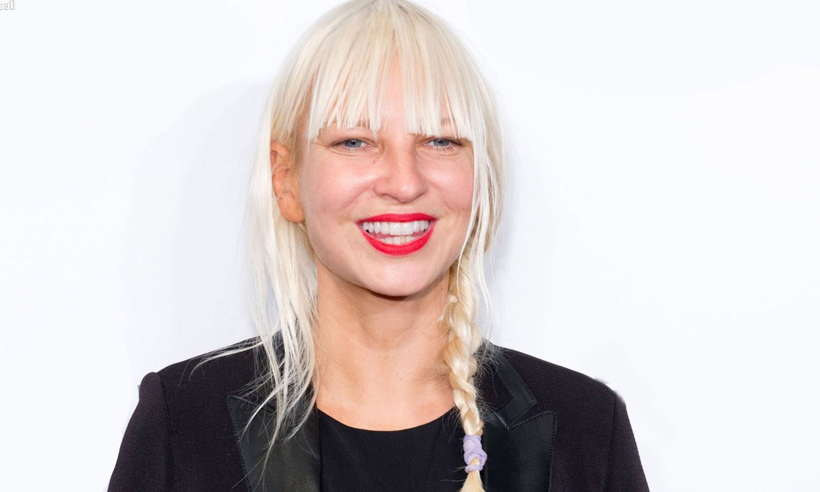 Sia lança a inspiradora “Courage To Change”, faixa que integra a trilha sonora do filme “Music”