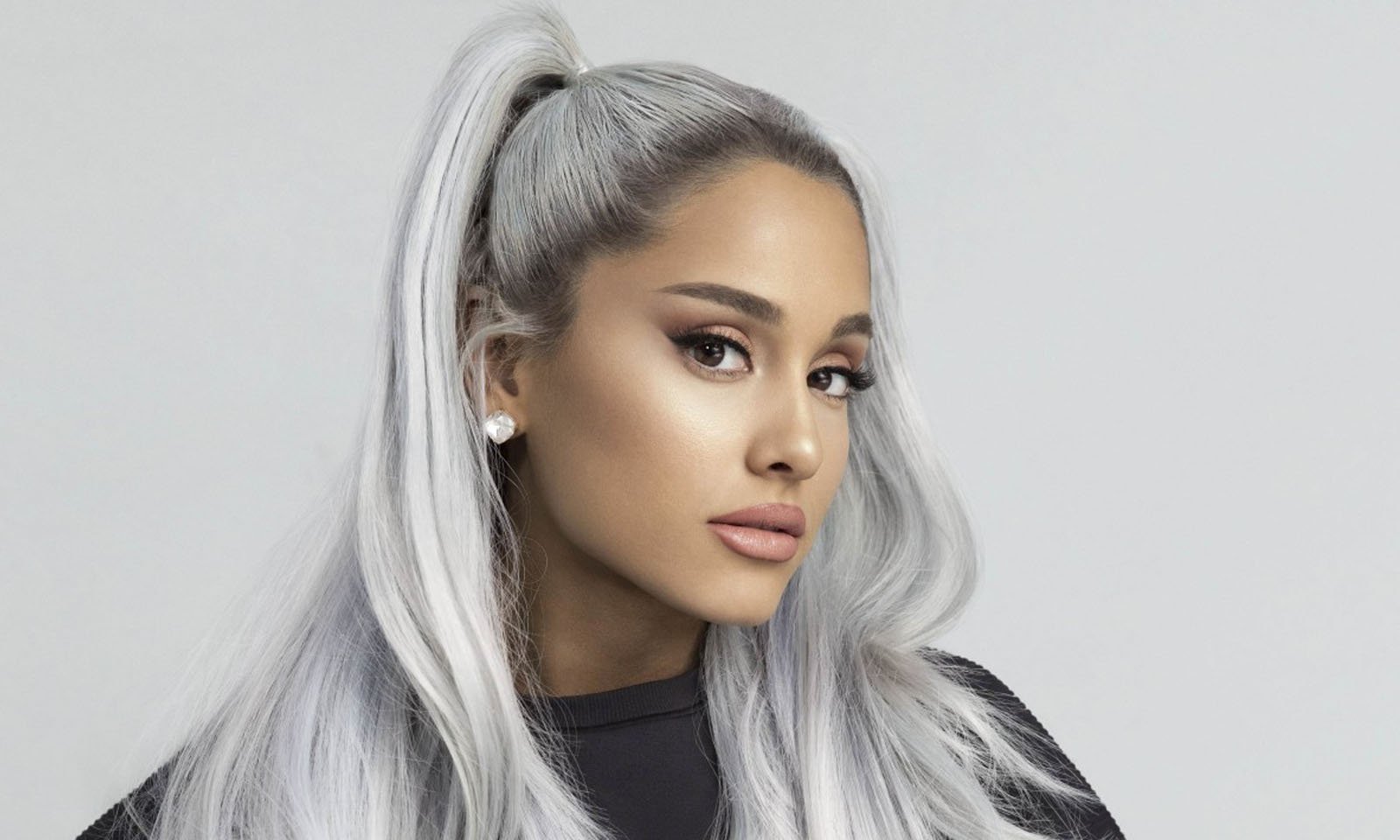Ariana Grande é a artista feminina mais ouvida no Spotify