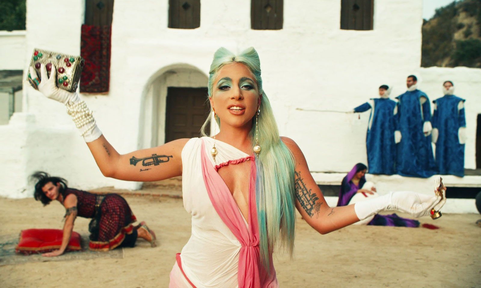 Lady Gaga lança o videoclipe de “911”, terceiro single de “Chromatica”