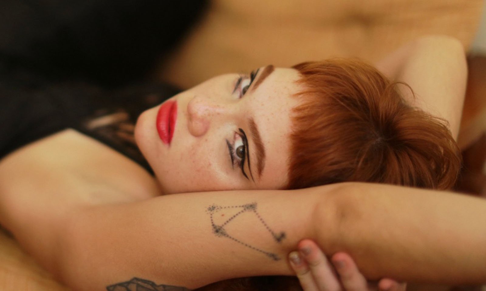 Jade Baraldo lança EP “Dose” e videoclipe para single