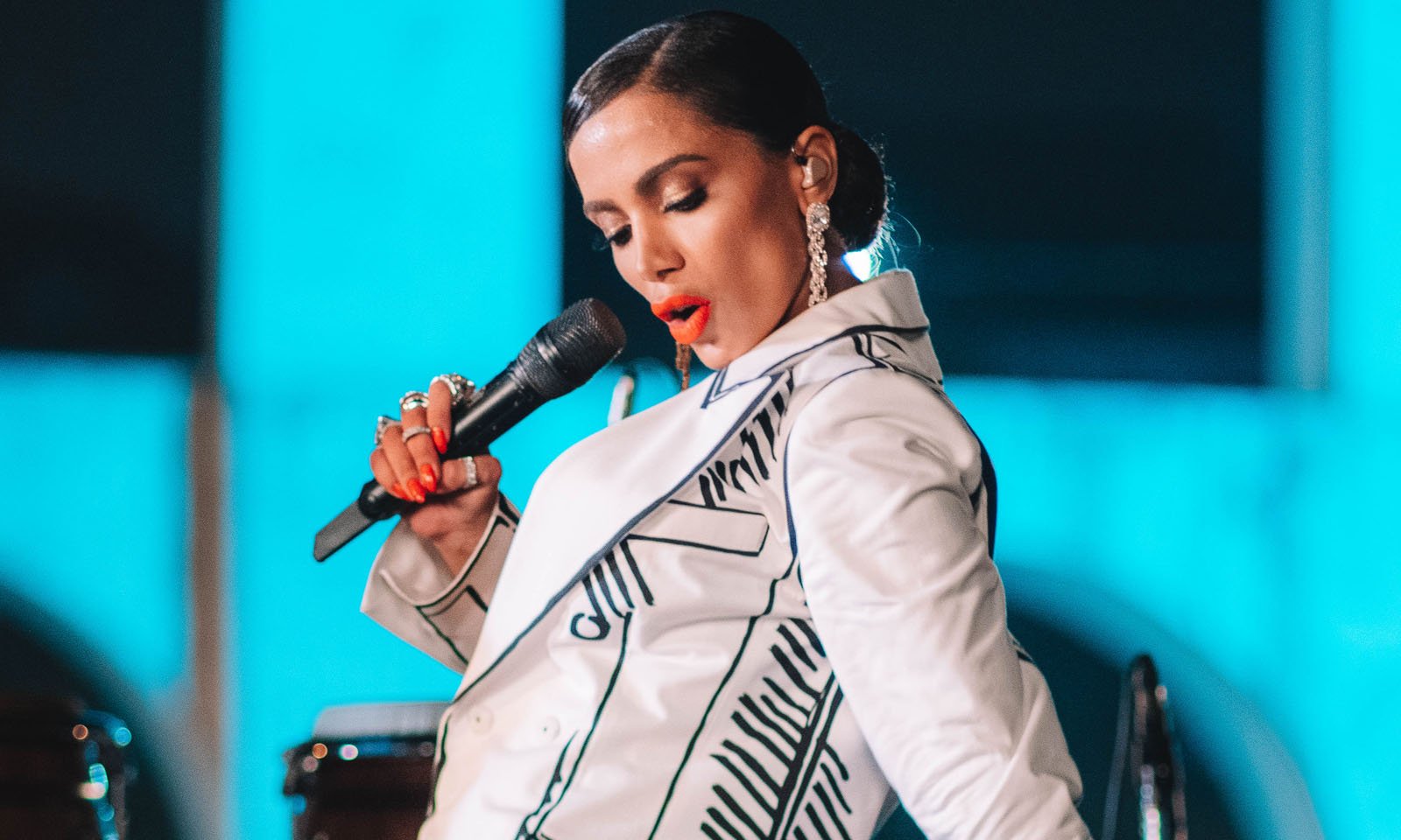 Performance de Anitta no Grammy Latino foi um dos assuntos mais comentados na web