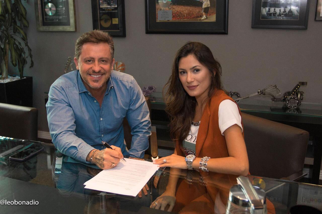 Confira entrevista exclusiva com a cantora Darfiny Confira entrevista exclusiva com a cantora Darfiny