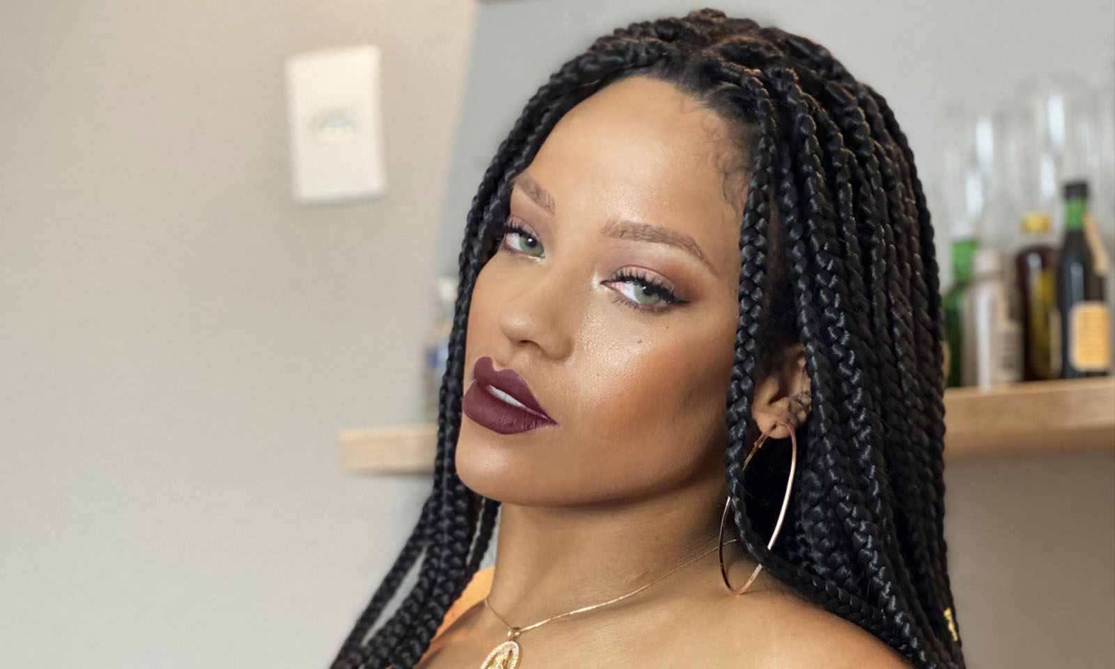 Sósia brasileira de Rihanna cria versão de 'Belive It', nova música da cantora em parceria com PARTYNEXTDOOR